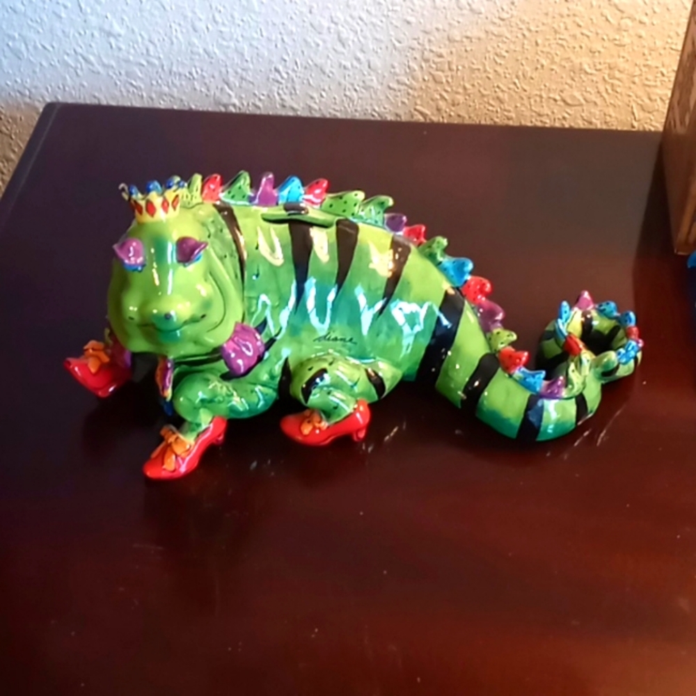 Unique coin bank